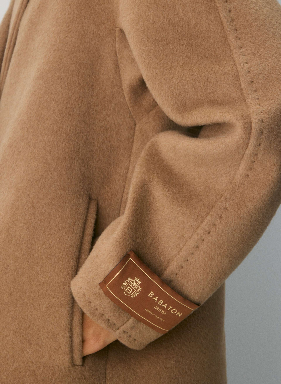 der neue slouch mantel – rekamelwolle kakao-sand