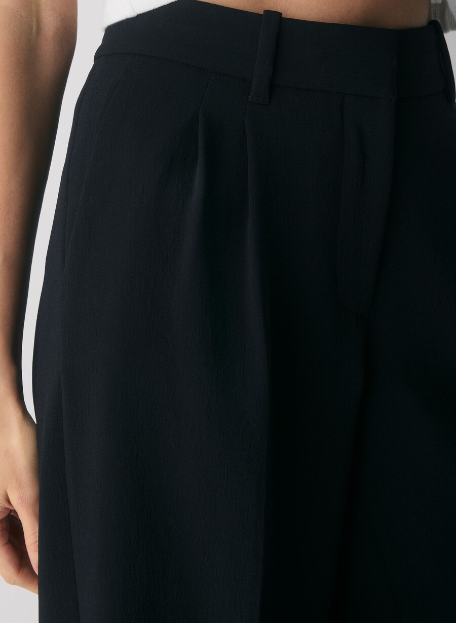 die mühelose hose mit niedrigem bund – crepette schwarz