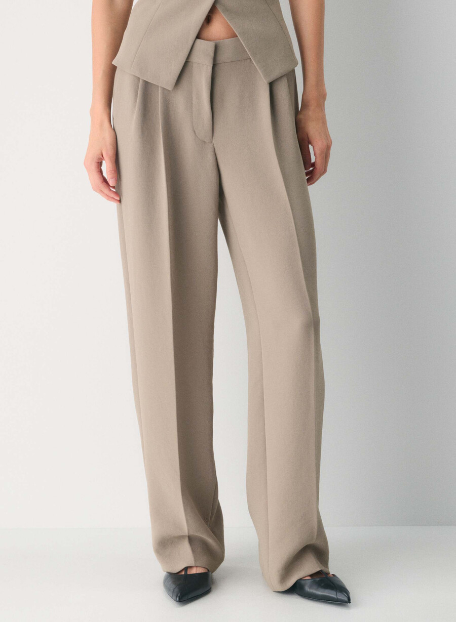 die mühelose hose mit niedrigem bund – crepette nomad taupe
