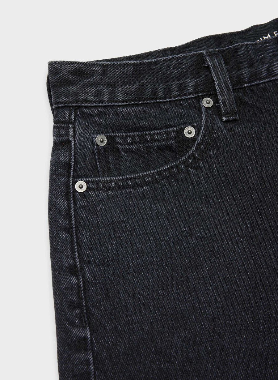 denim forum the ex-boyfriend hi-rise denim short schwarzer eyeliner