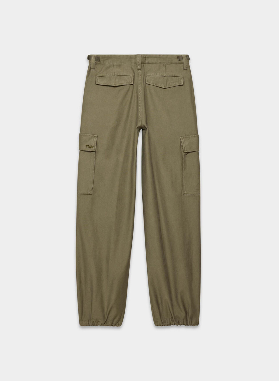 cargohose im vintage-armeegrün