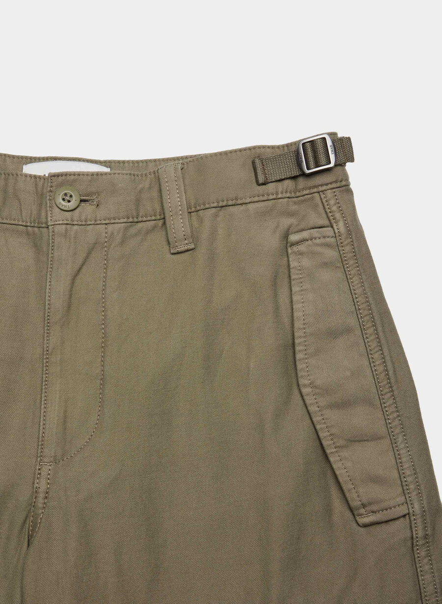 cargohose im vintage-armeegrün