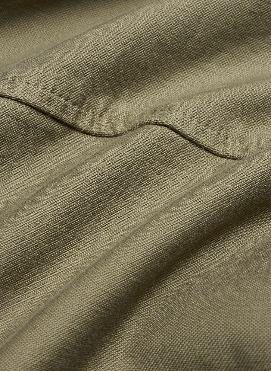 cargohose im vintage-armeegrün