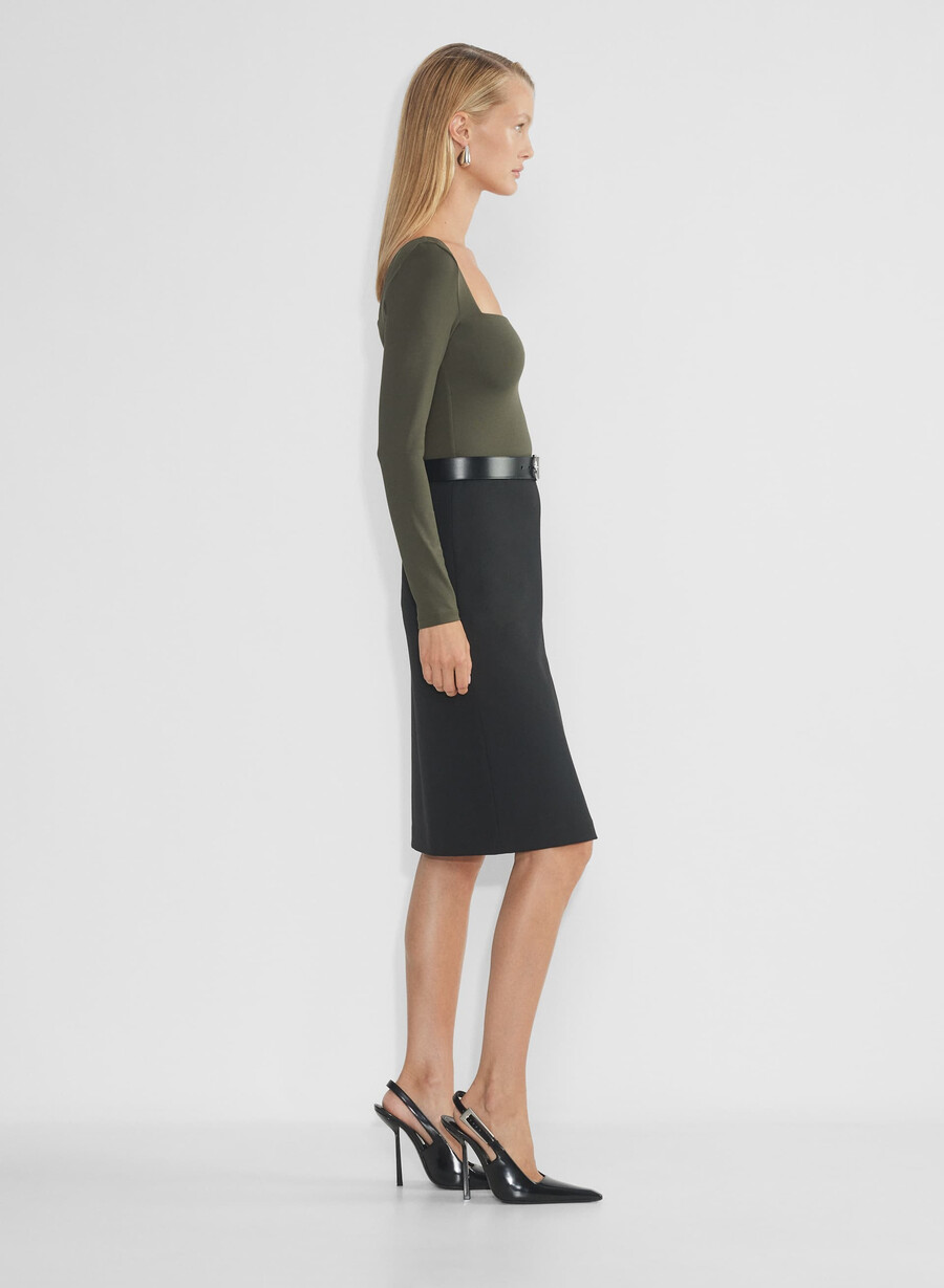 original contour squareneck hüft-langarmshirt in dunkeloliv