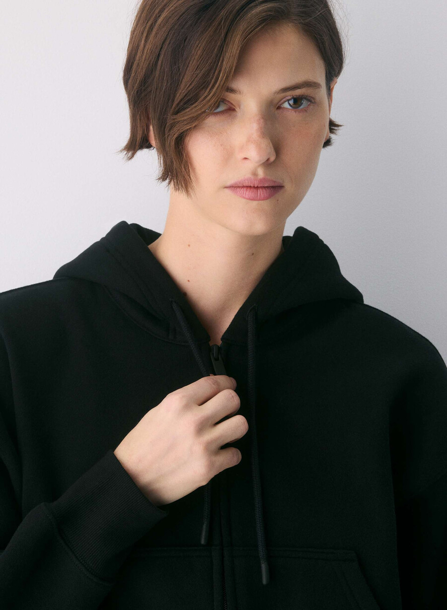 gemütlicher boyfriend-hoodie aus sweatfleece mit kastenförmigem schnitt und reißverschluss schwarz