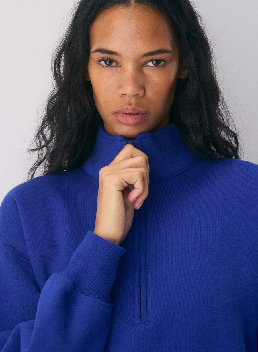 gemütlicher boyfriend-sweatfleece-pullover mit halbem reißverschluss in leuchtendem blau