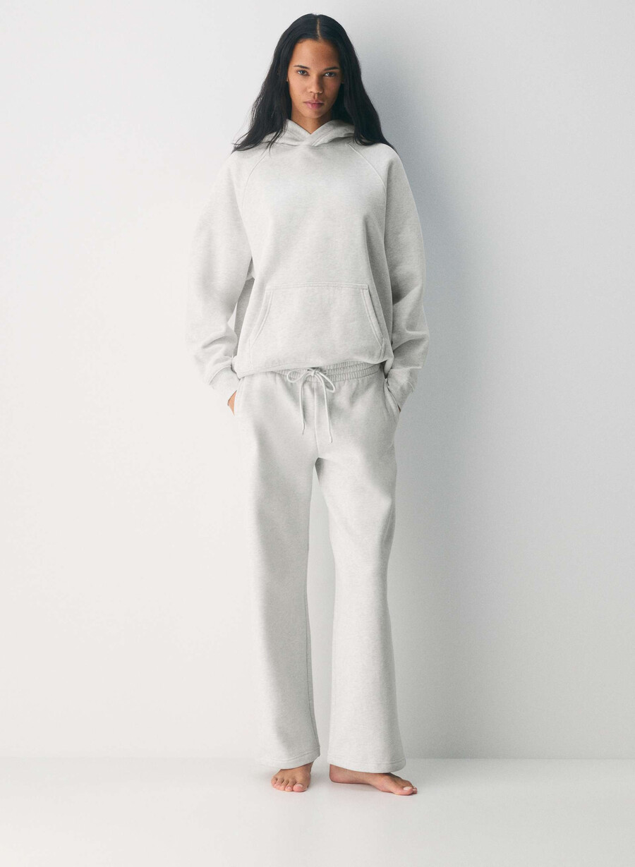 gemütliche boyfriend-sweatpant aus sweatfleece weit geschnitten meliertes weiß