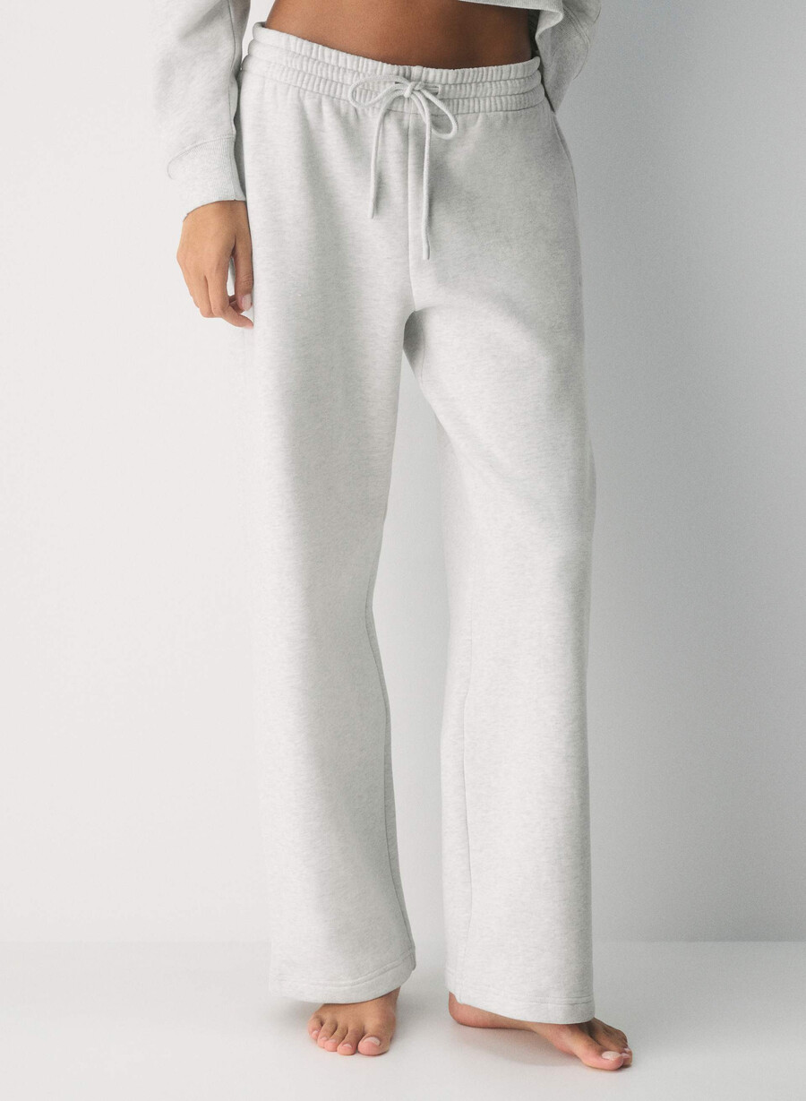 gemütliche boyfriend-sweatpant aus sweatfleece weit geschnitten meliertes weiß