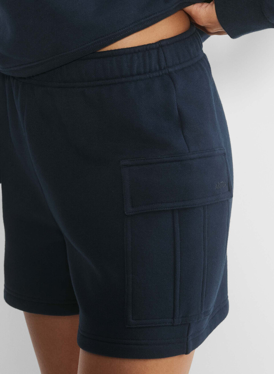 kuschelige sweatfleece mega cargo mid-thigh shorts admiral