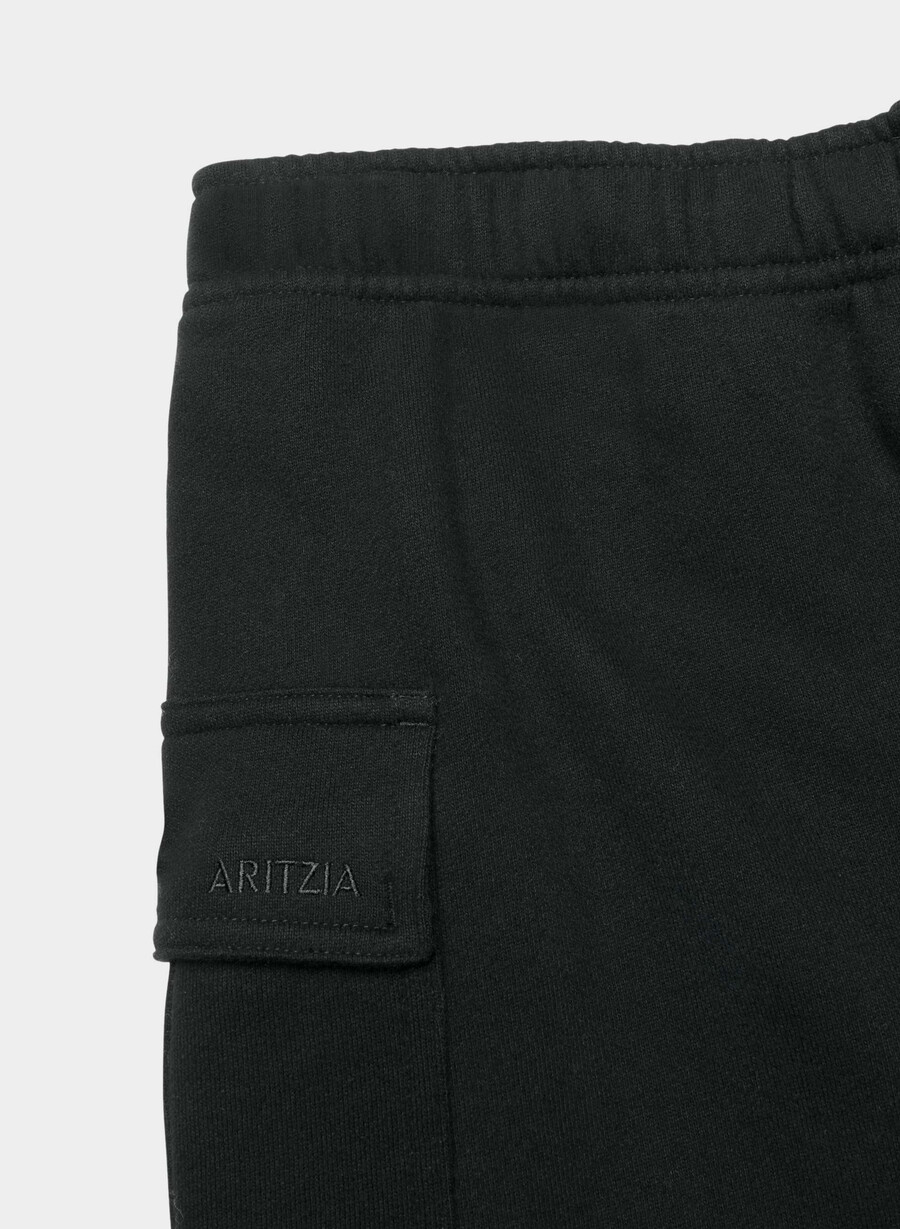 kuschelige mega cargo mid-thigh shorts aus sweatfleece schwarz