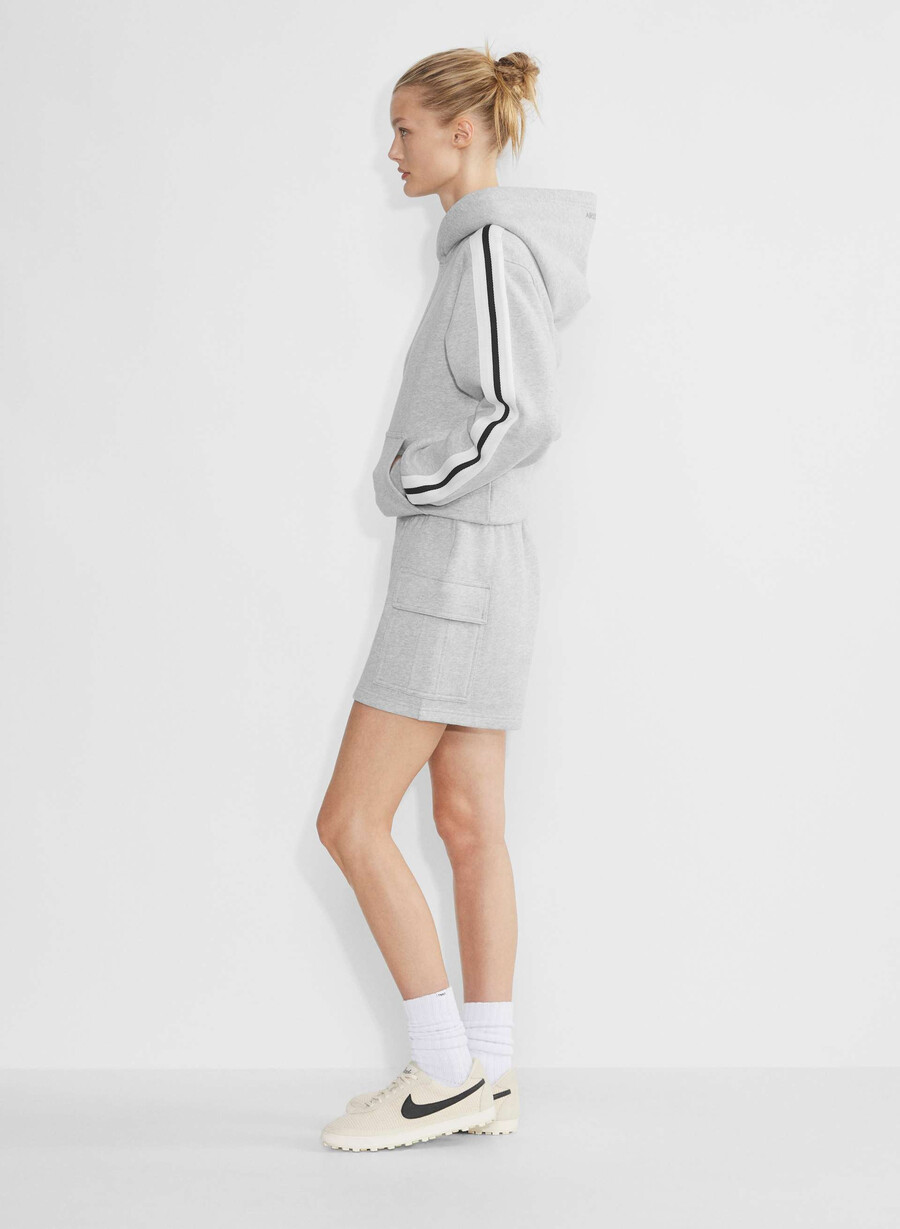 kuschelige sweatfleece mega cargo mid-thigh shorts heather chrome