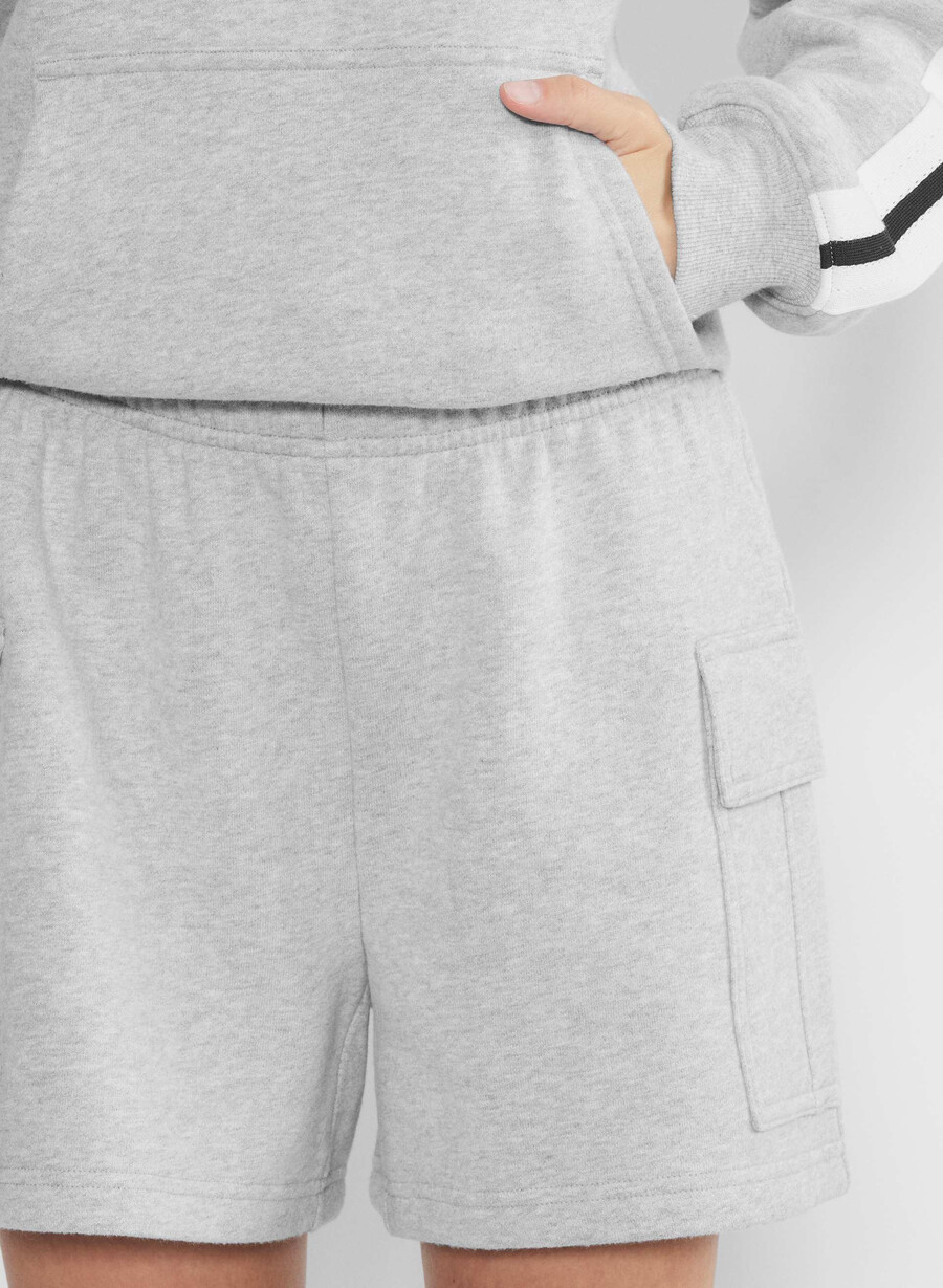 kuschelige sweatfleece mega cargo mid-thigh shorts heather chrome