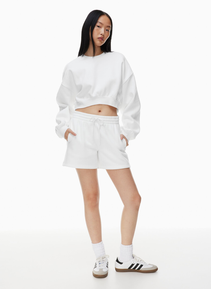 gemütliche boyfriend-shorts aus sweatfleece mittellang bis zum oberschenkel weiss