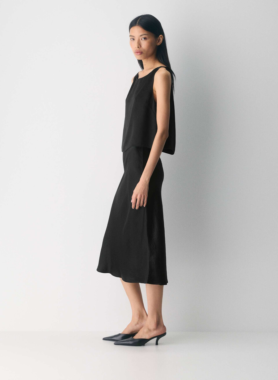raffiniertes satin-top schwarz