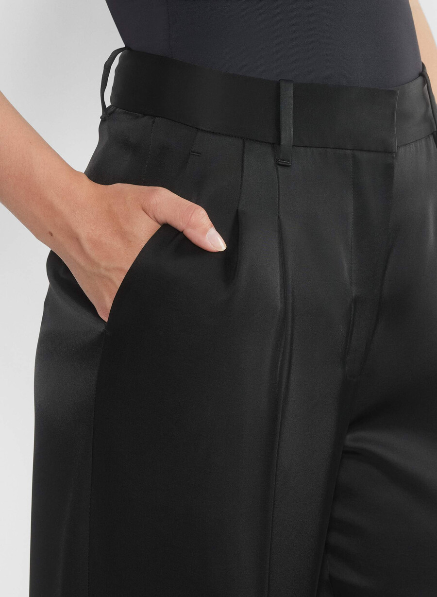 die mühelose hose satin schwarz