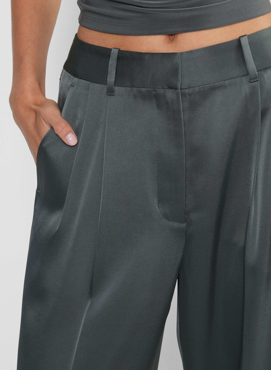 die mühelose hose satin kohlegrau