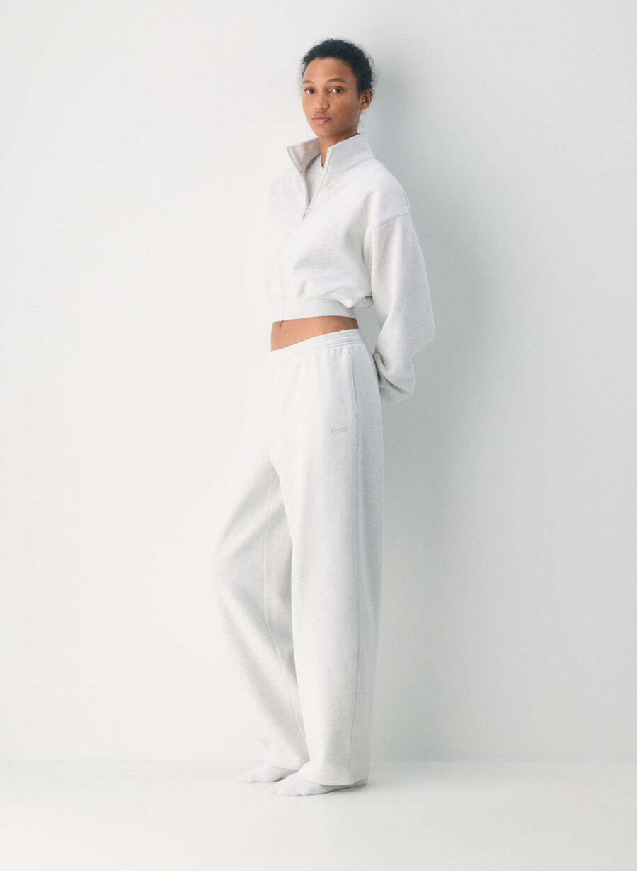 gemütliche boyfriend-sweatpant aus sweatfleece meliertes weiß