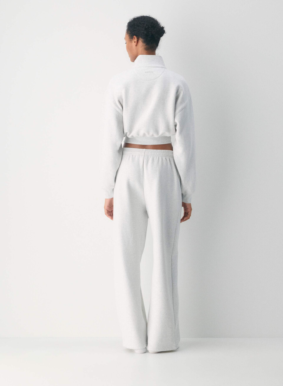 gemütliche boyfriend-sweatpant aus sweatfleece meliertes weiß