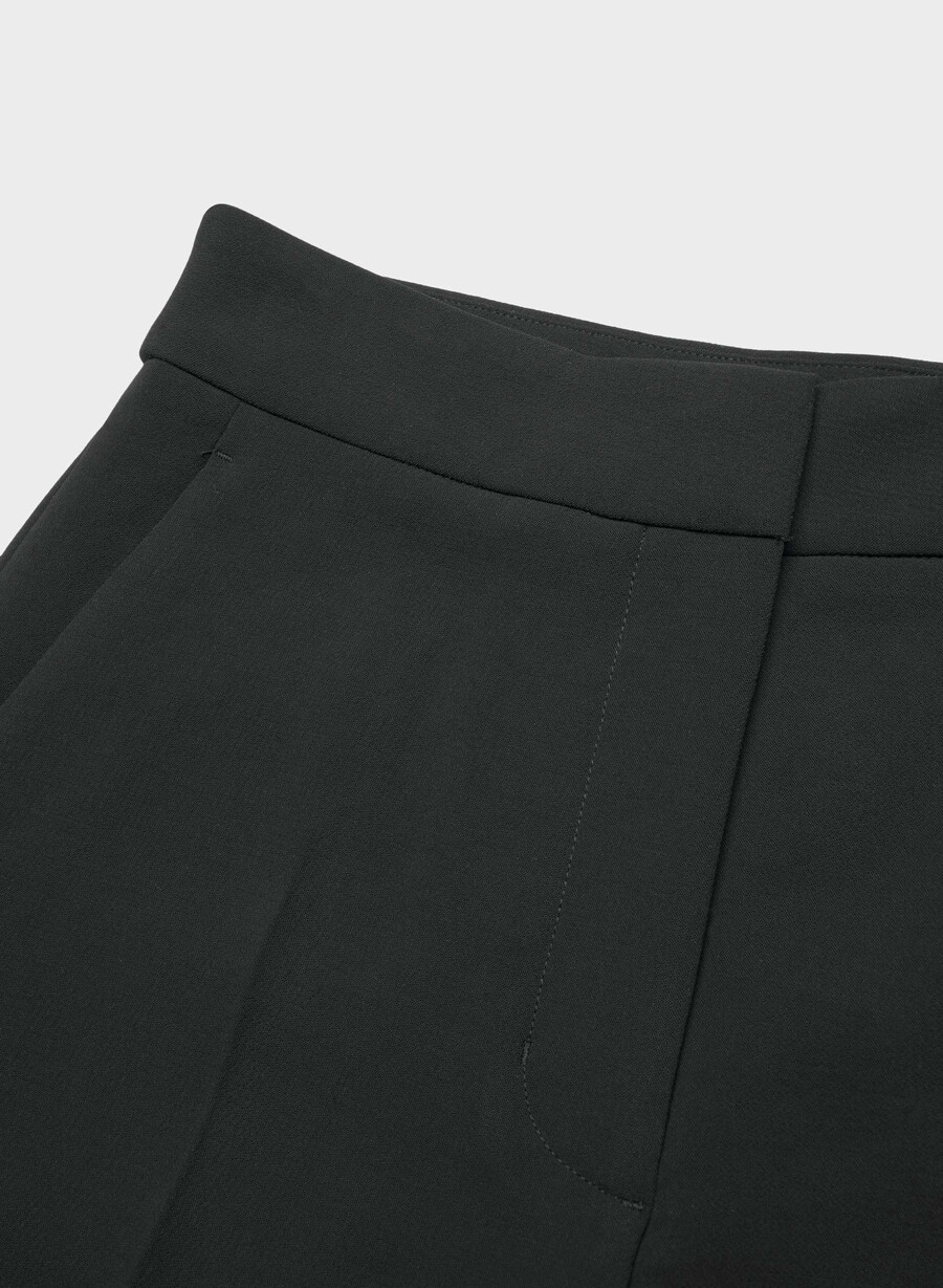 limitless short mid-thigh - crepette schwarz