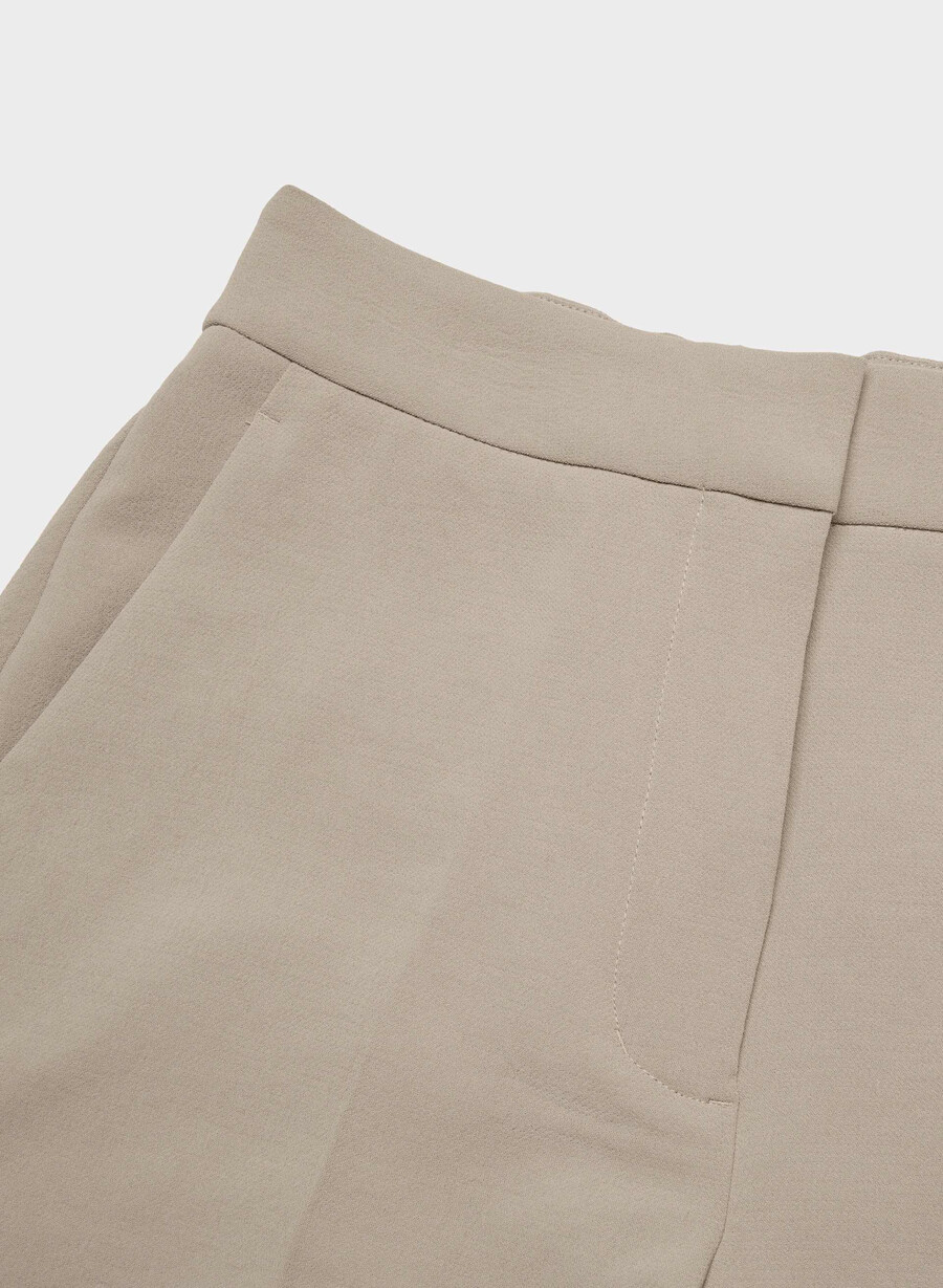limitless short mid-thigh - crepette nomad taupe