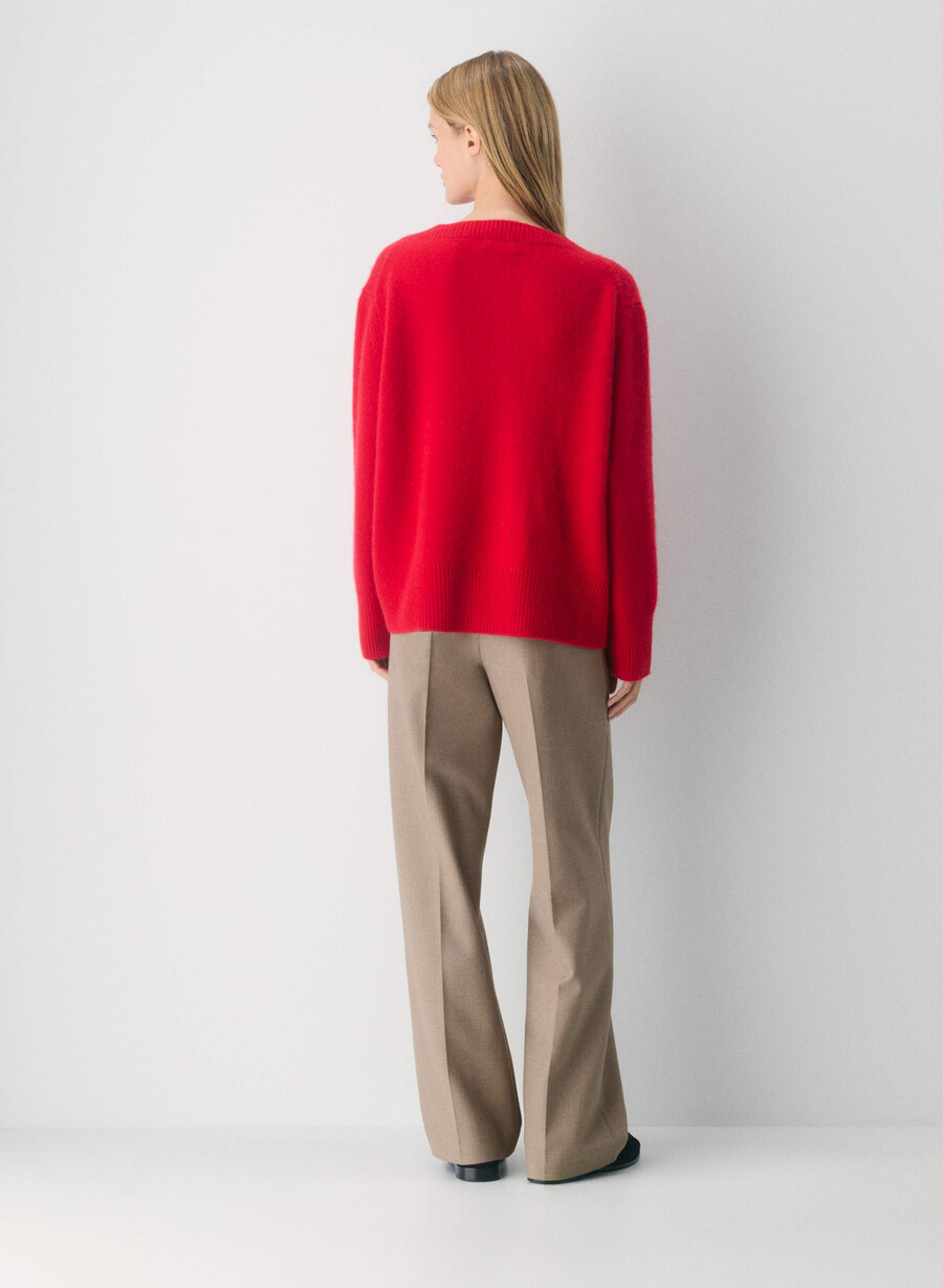 plüschiger kaschmirpullover mit v-ausschnitt oversize in leuchtendem rot