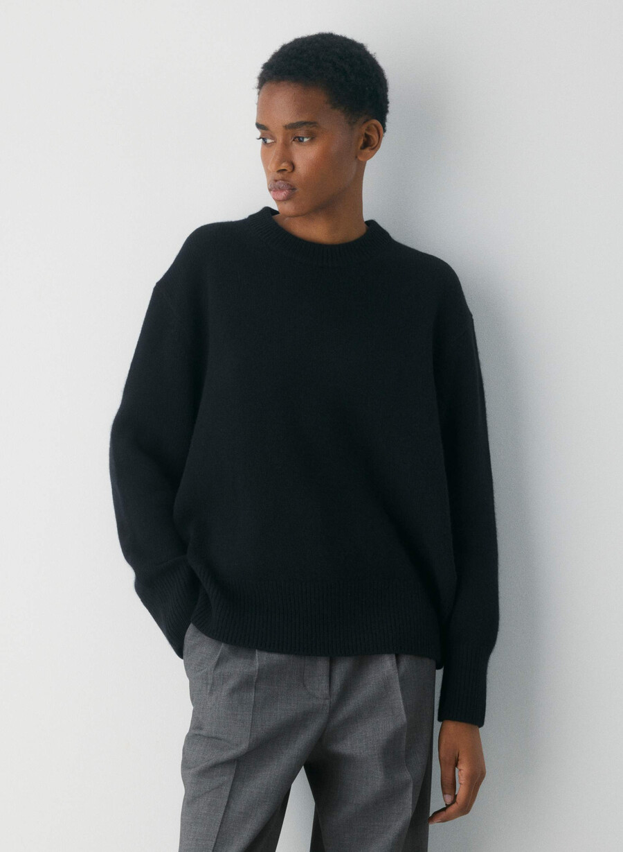 plüschiger kaschmir-oversize-pullover mit rundhalsausschnitt schwarz