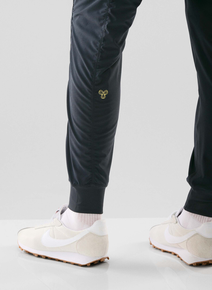 movetech kinetic jogger rich melanite black