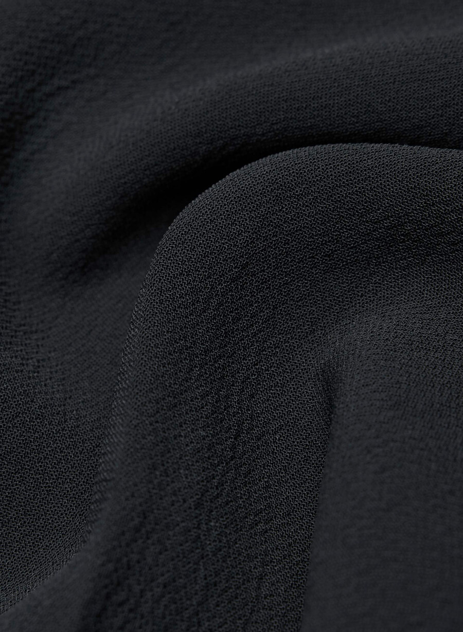 limitless pant curve-fit – krepp schwarz