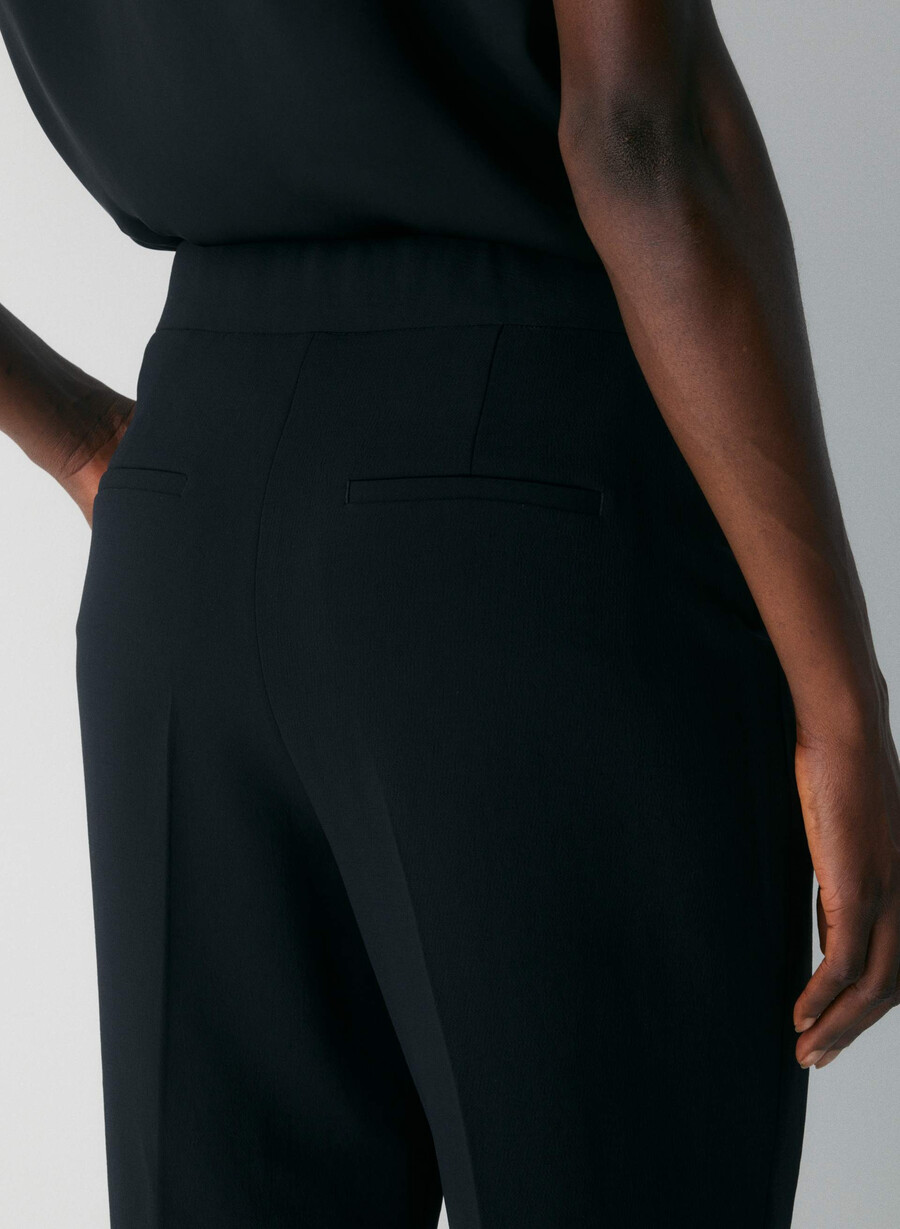 limitless pant curve-fit – krepp schwarz
