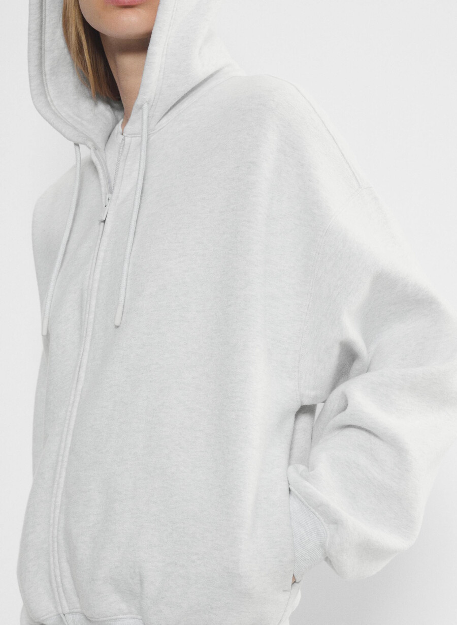 kuscheliger fleece-kapuzenpullover mit mega-reißverschluss metalles wolkenweiss