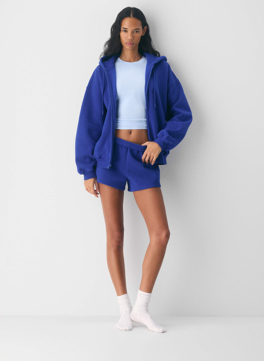 kuscheliger fleece-hoodie mit mega-reißverschluss in flammenblau