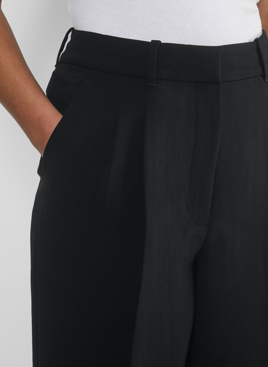 die mühelose hose curve-fit cropped - crepette schwarz