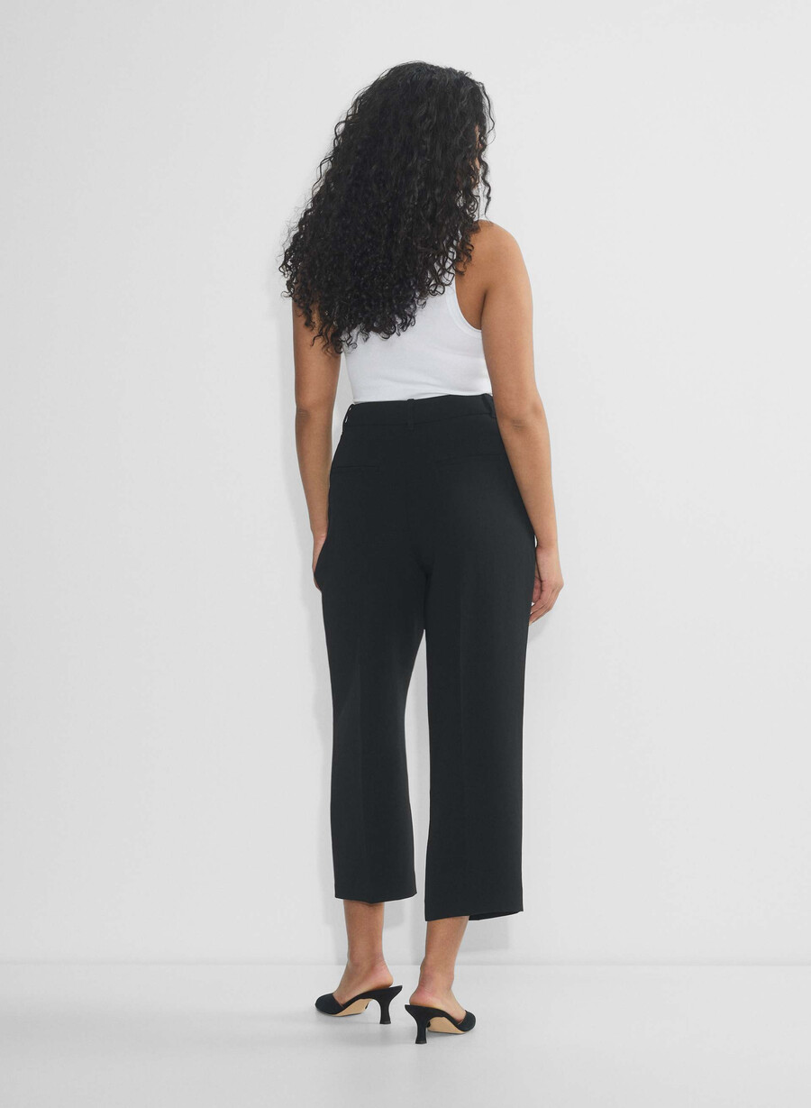 die mühelose hose curve-fit cropped - crepette schwarz