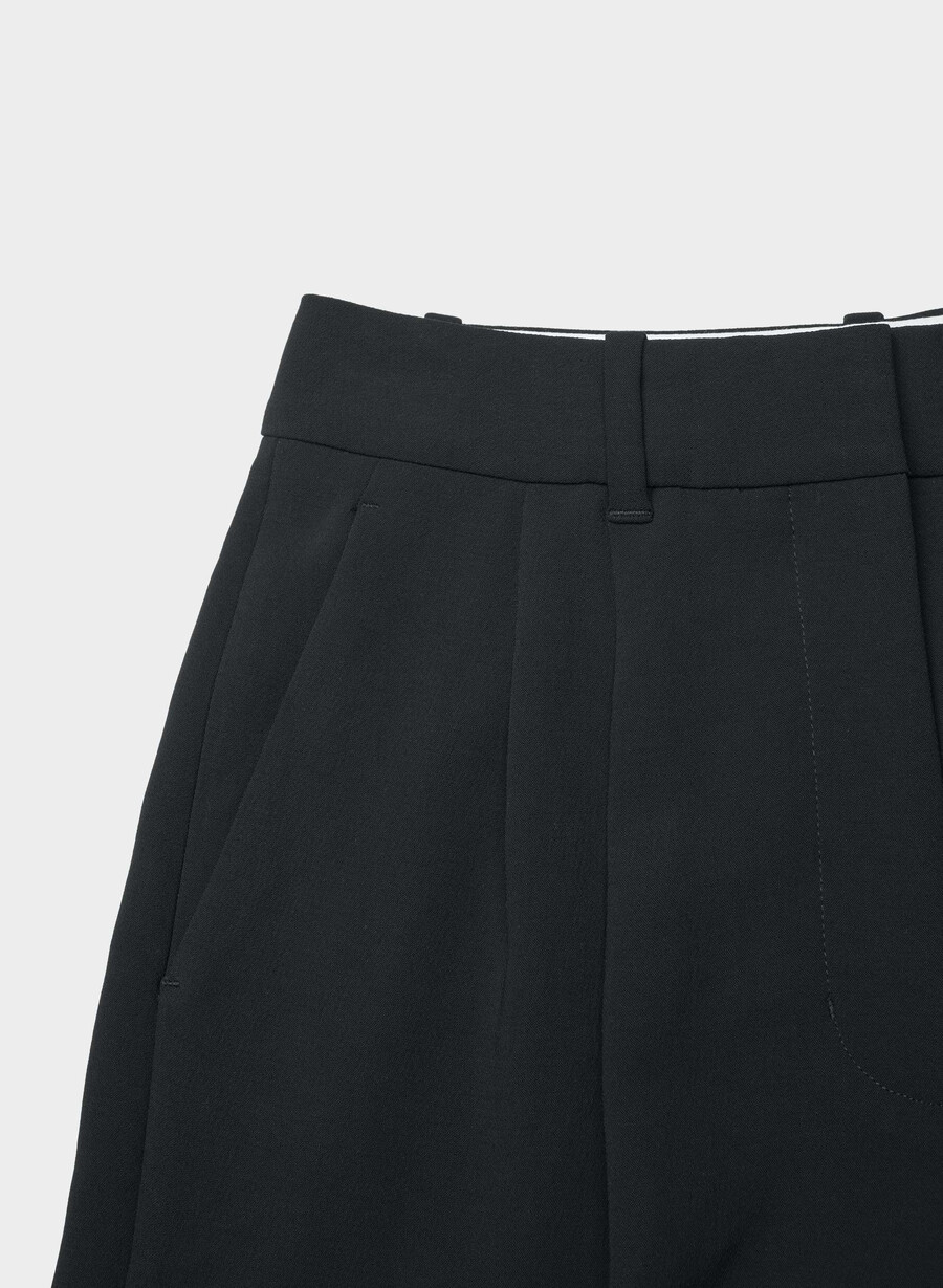 die mühelose hose curve-fit cropped - crepette schwarz