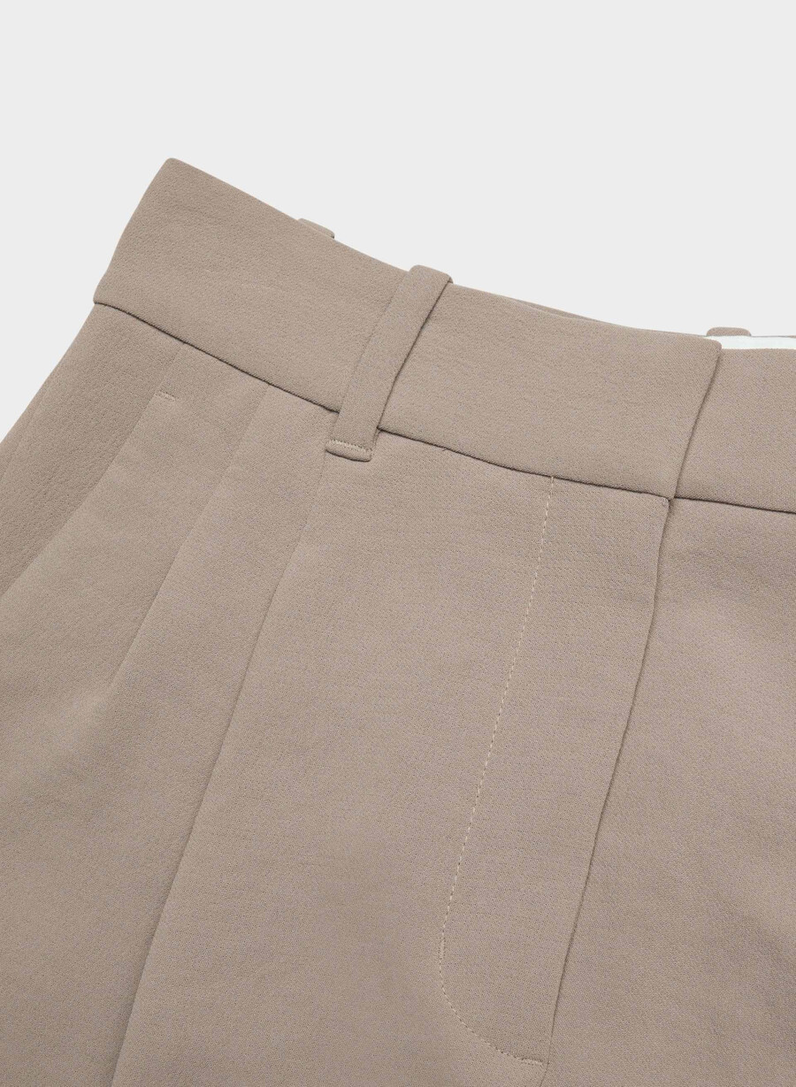 the effortless short micro - crepette turner taupe