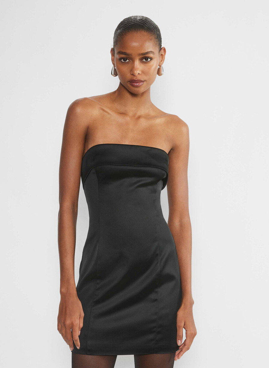 schwarzer schimmernder satin-schlauchkleid
