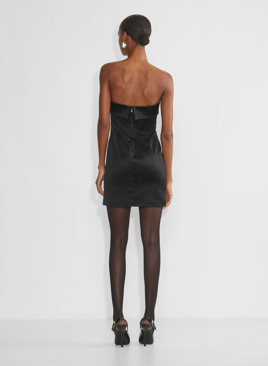schwarzer schimmernder satin-schlauchkleid