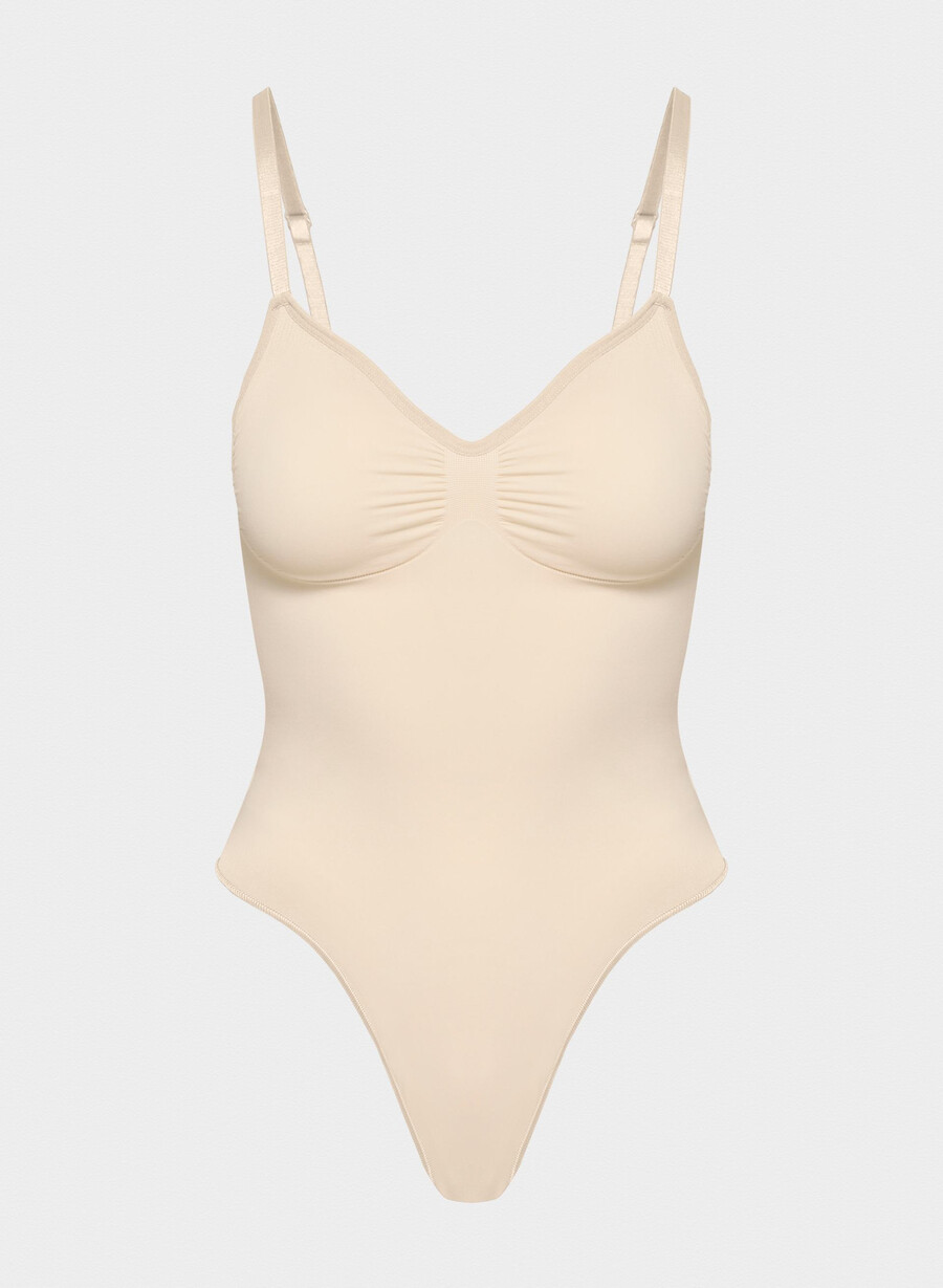 shapeenhance string-body mit tiefem rückenausschnitt sand