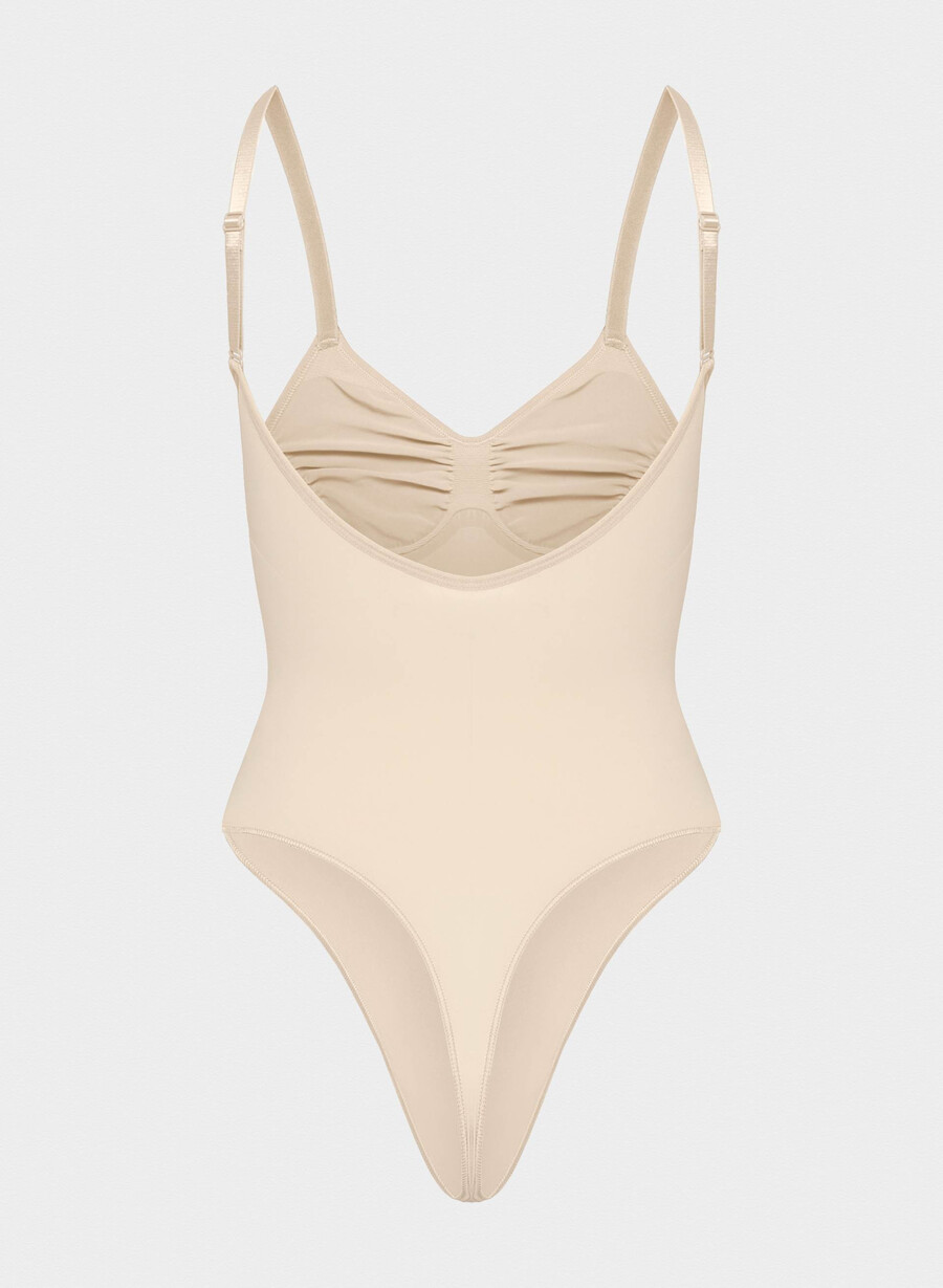 shapeenhance string-body mit tiefem rückenausschnitt sand