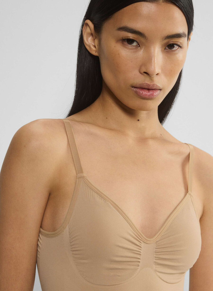 shapeenhance string-body mit tiefem rückenausschnitt farbe soft tan