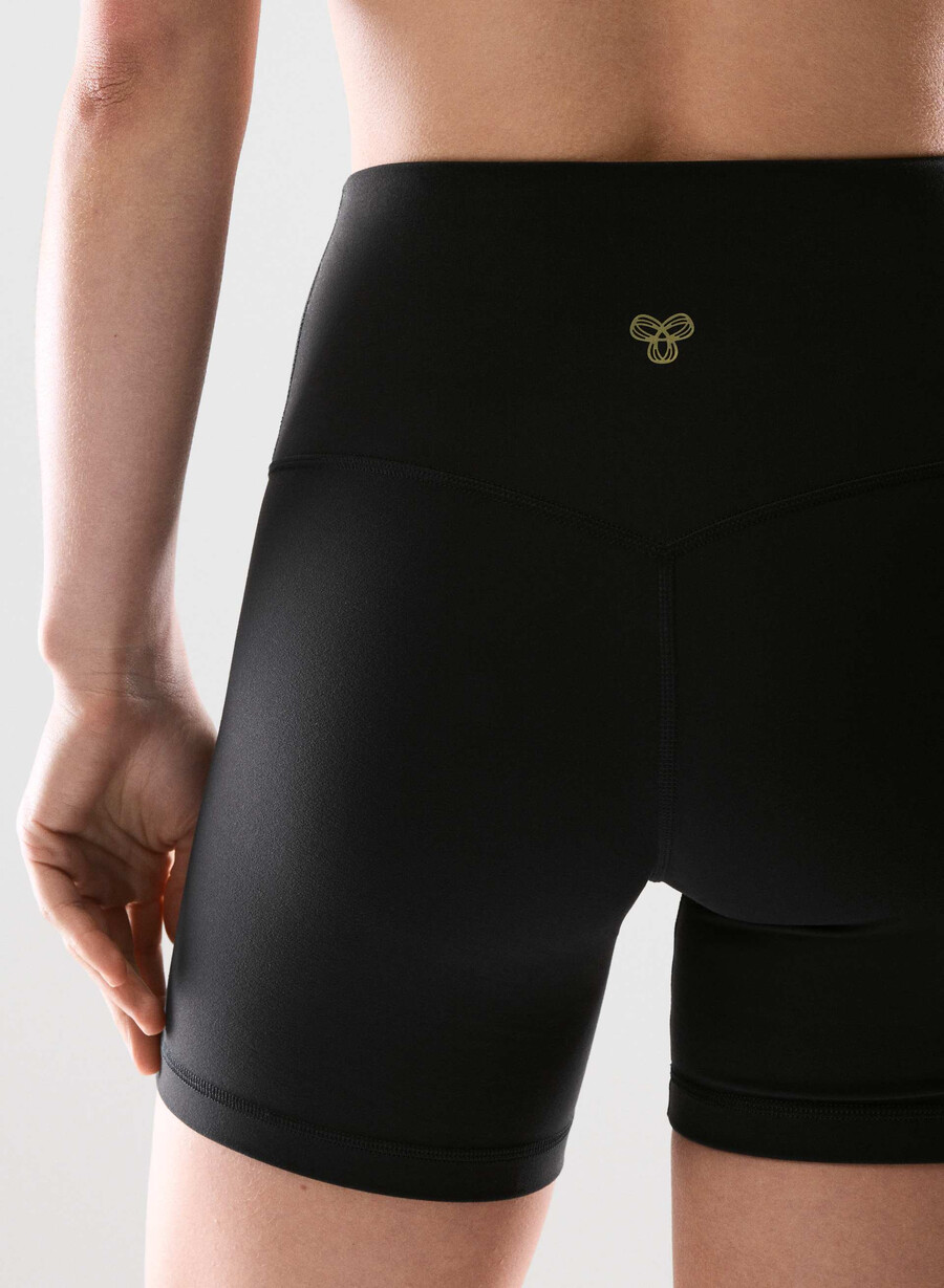 butter cheeky infinite hi-rise 5 short black