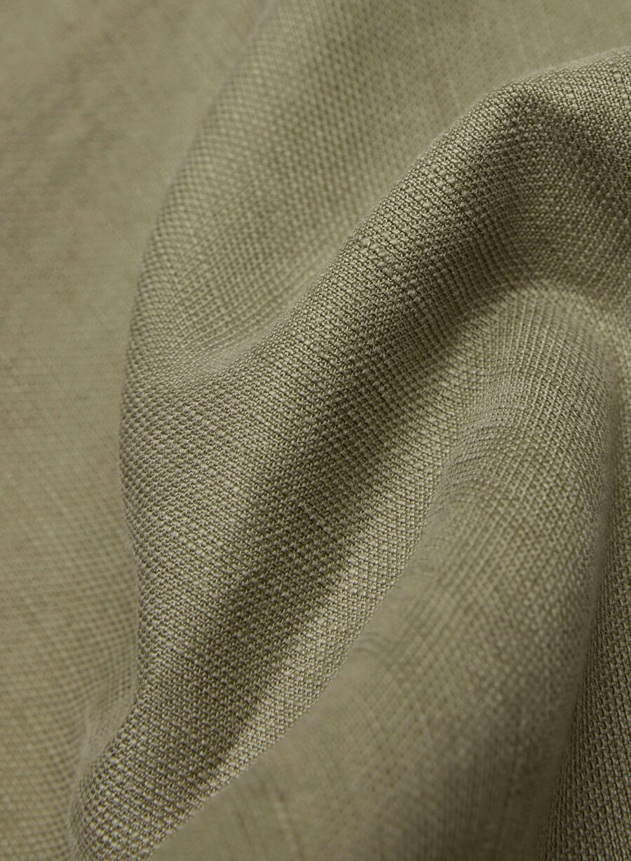die mühelose short curve-fit mid-thigh sundried olive