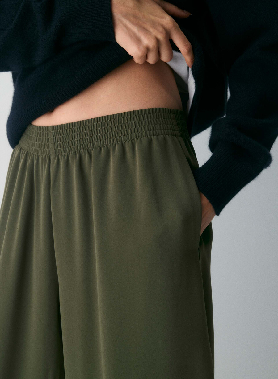 parker palazzo hose - studio drape dunkeloliv