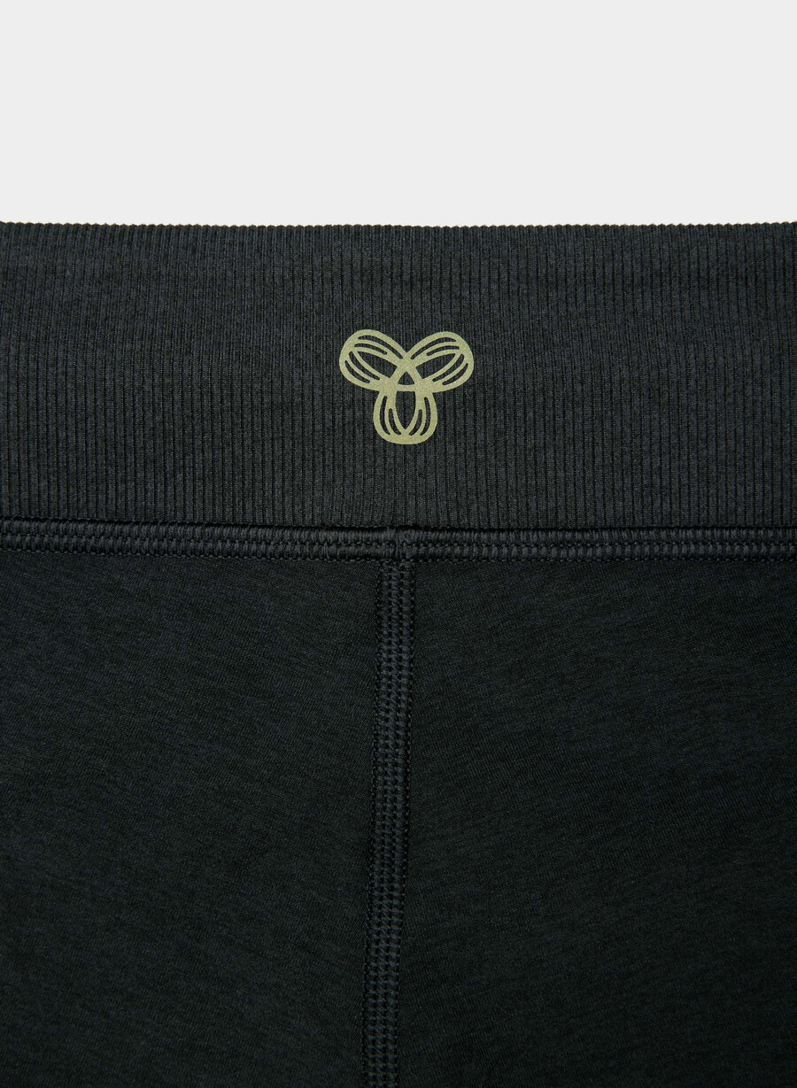 softwhip flawless hi-rise caprihose heather black