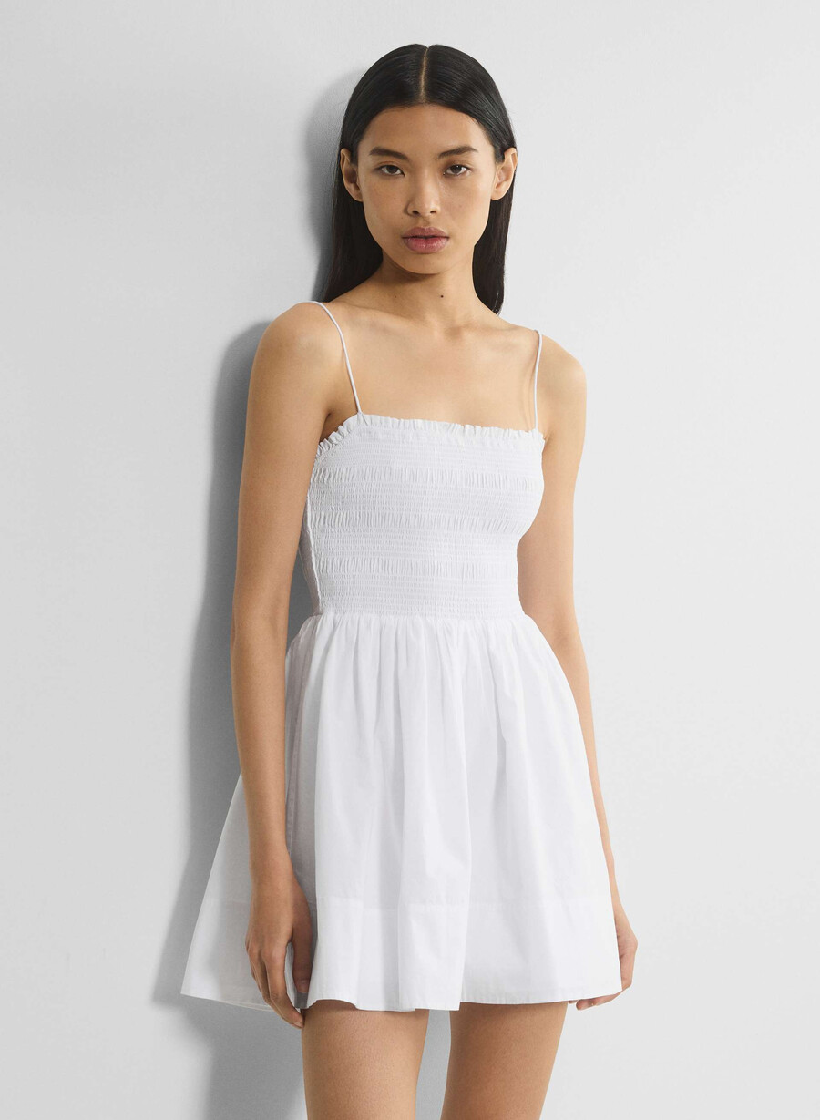 pfirsichfarbenes popeline-kleid strahlend weiß