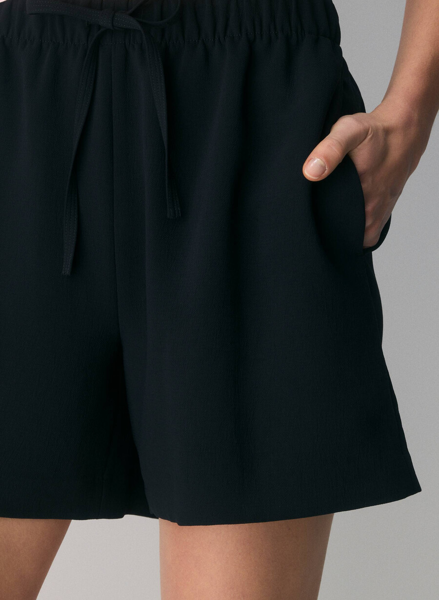 lodge short mid-thigh - crepette schwarz