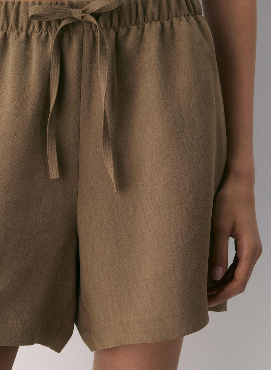 lodge short mid-thigh - crepette folio brown