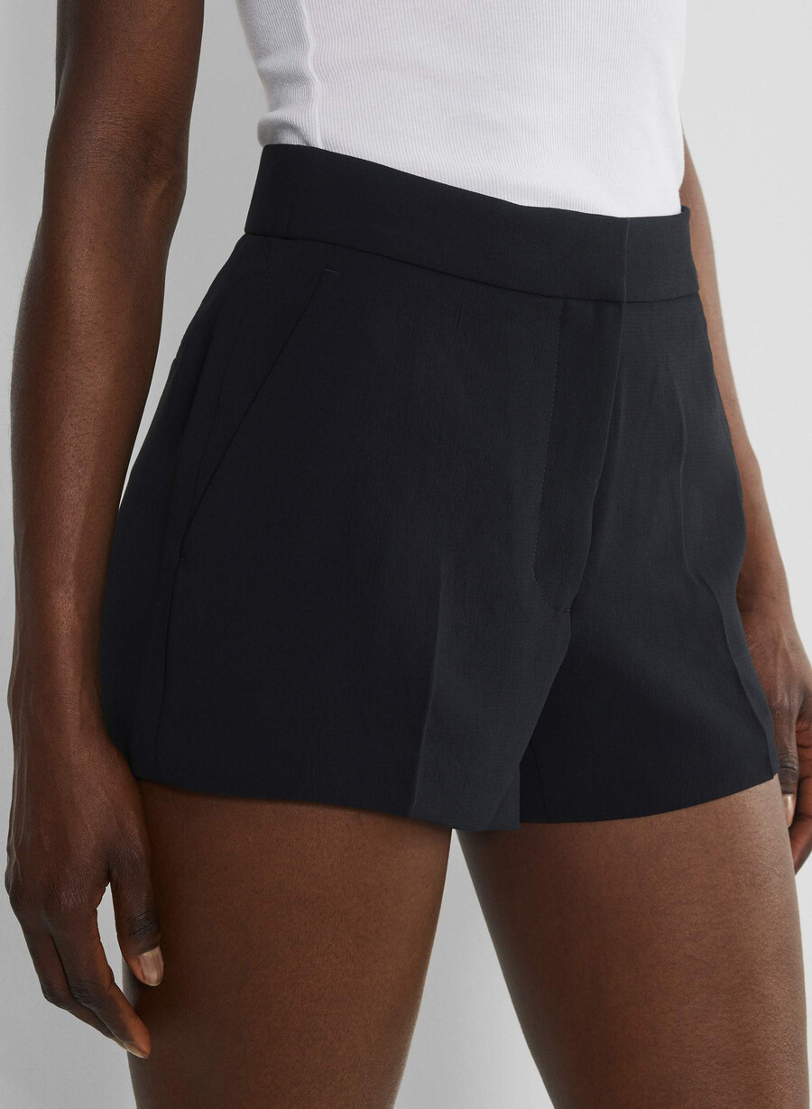 limitless short curve-fit mini - crepette schwarz