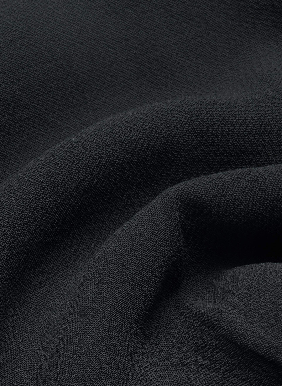 limitless short curve-fit mini - crepette schwarz