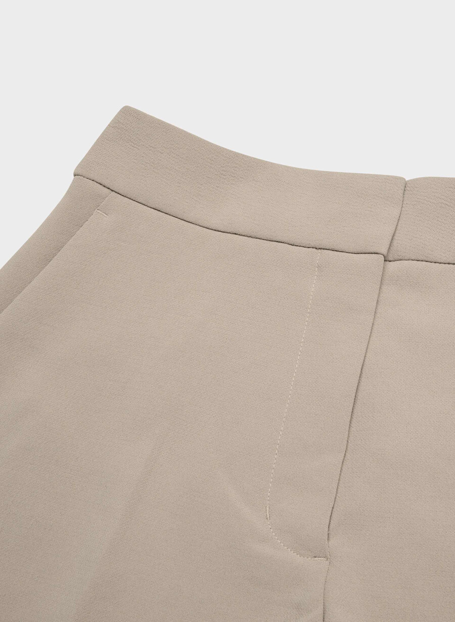 limitless short curve-fit mini - crepette nomad taupe
